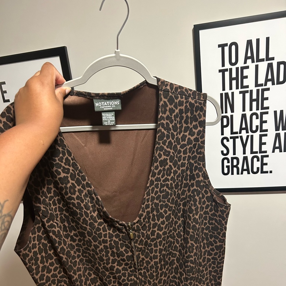 Leopard print vest: size 1X.
